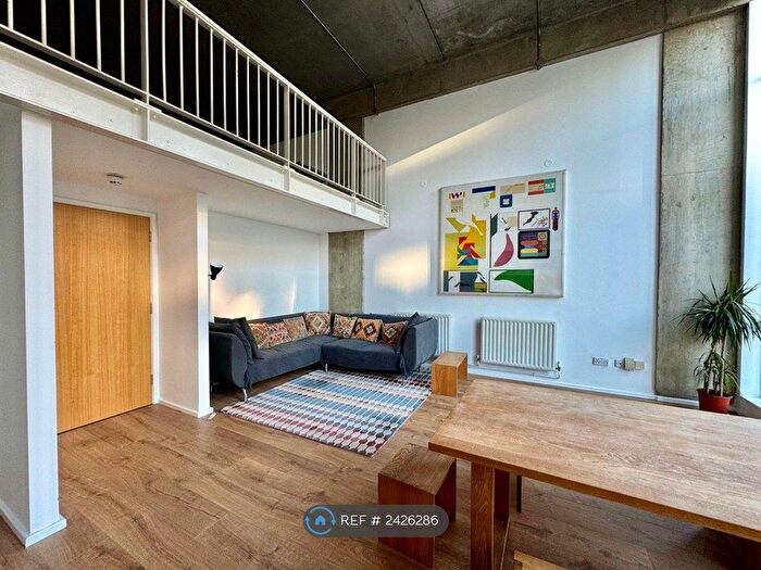 2 Bedroom Flat To Rent In Kings Wharf, London, E8