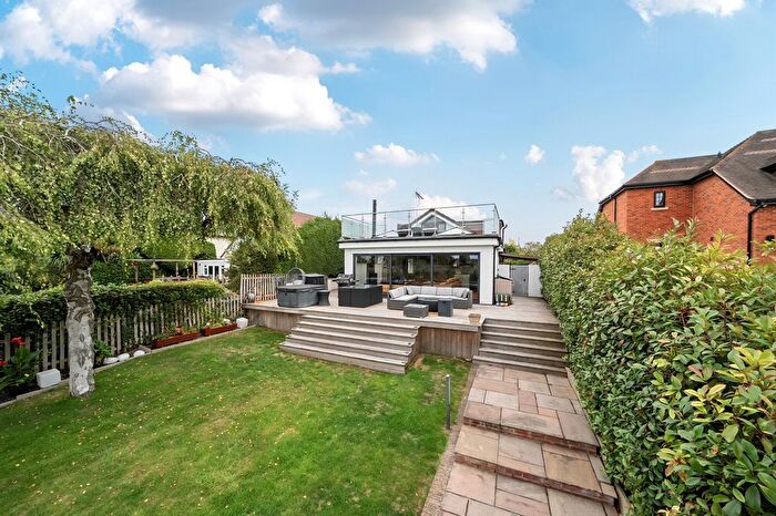 3 Bedroom Detached House For Sale In The Avenue, Wraysbury, TW19