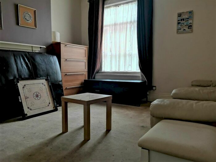 4 Bedroom Maisonette To Rent In West Hendon Broadway, London, NW9