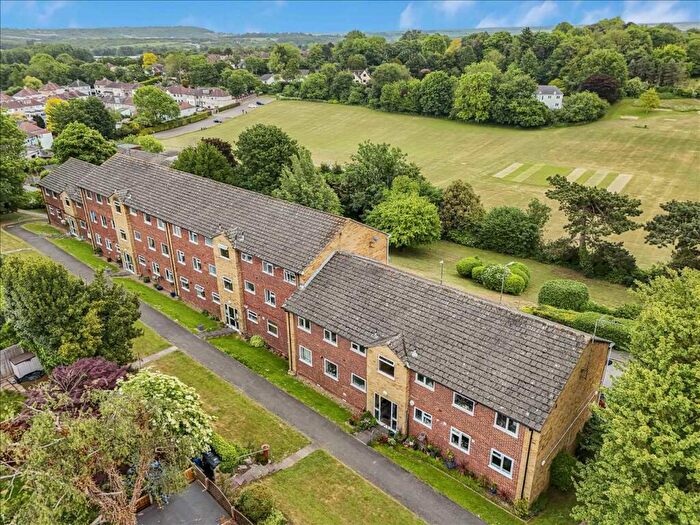 2 Bedroom Apartment For Sale In The Spires, Dartford, DA1