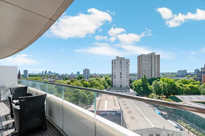 1 Bedroom Apartment To Rent In Lombard Wharf, Battersea, London, SW11