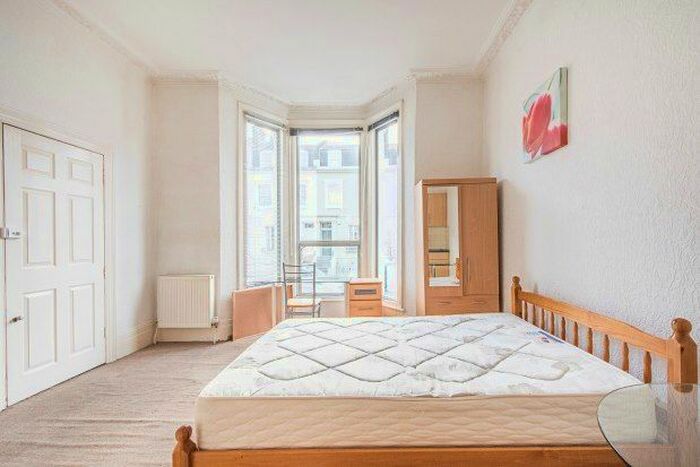 Studio To Rent In Earls Court Gardens, London SW5