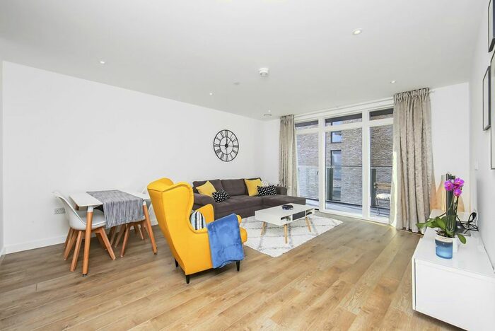2 Bedroom Flat To Rent In Madeira Street, London, E14