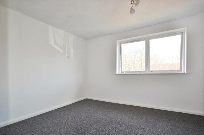 2 Bedroom Flat For Sale In Dugdale Court, Hitchin, SG5