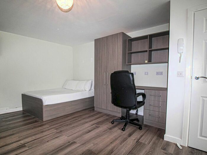 Studio To Rent In Apt, St John's Terrace #, LS3