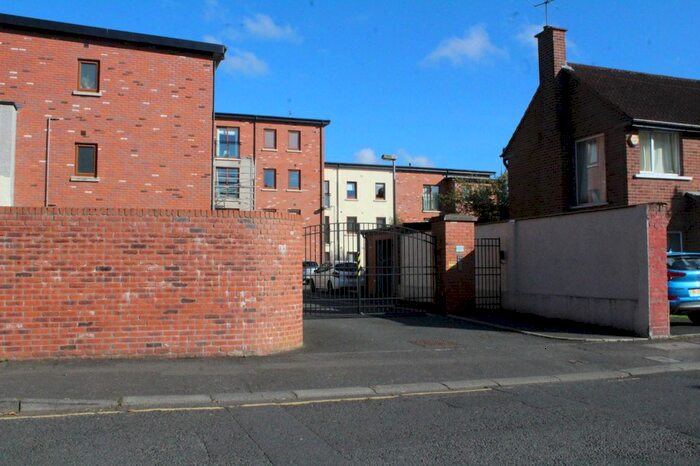 2 Bedroom Flat To Rent In Summerhill Avenue, Belfast, County Antrim, BT5