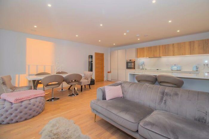 2 Bedroom Apartment To Rent In Riverside View, Keynsham, BS31