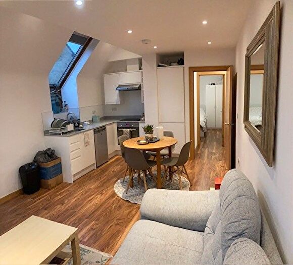 1 Bedroom Flat To Rent In Hornsey Road, Holloway, North London, Islington, N7