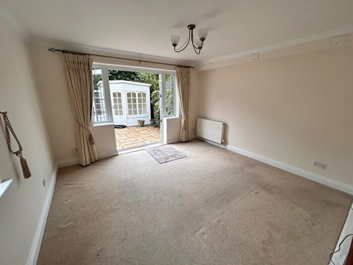 1 Bedroom Flat To Rent In Navarino Court High Street, Lymington, Hampshire, SO41