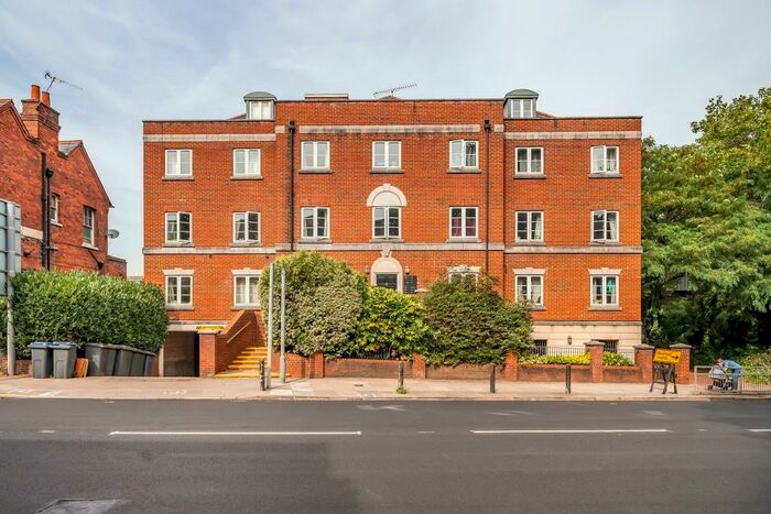2 Bedroom Apartment To Rent In Castle Gate, Reading, RG1