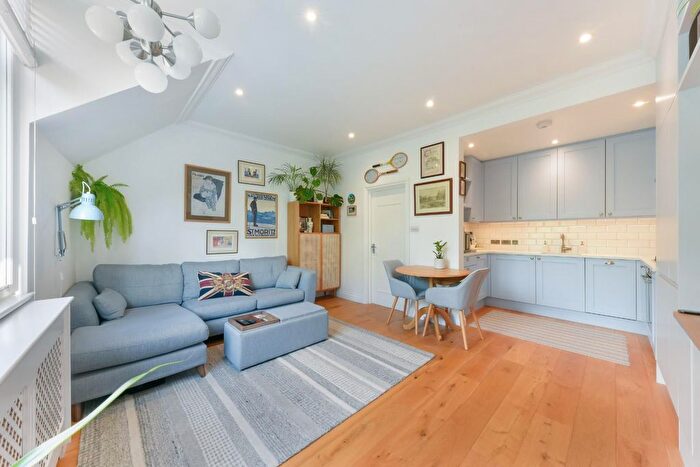 1 Bedroom Flat For Sale In Coombe Lane, Raynes Park, SW20