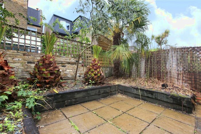 2 Bedroom Flat To Rent In Cathles Road, Clapham South, London, SW12