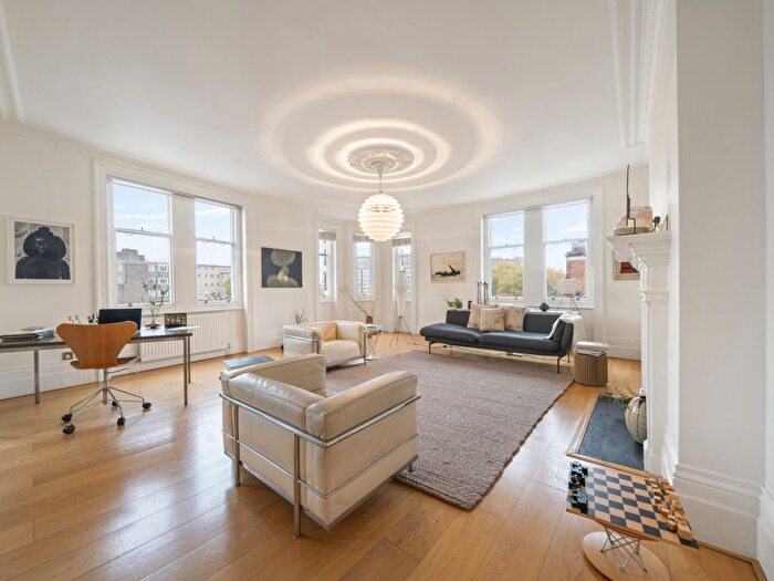 4 Bedroom Flat To Rent In Kensington Court Place, London, W8