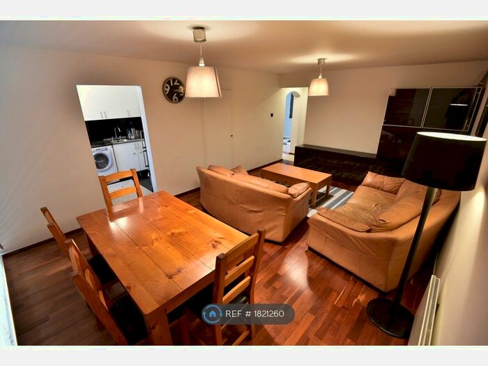 2 Bedroom Flat To Rent In Ross Road, Wallington, SM6