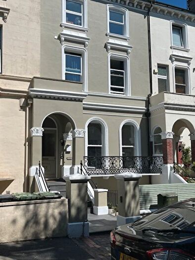1 Bedroom Flat To Rent In Upperton Gardens, Eastbourne, BN21