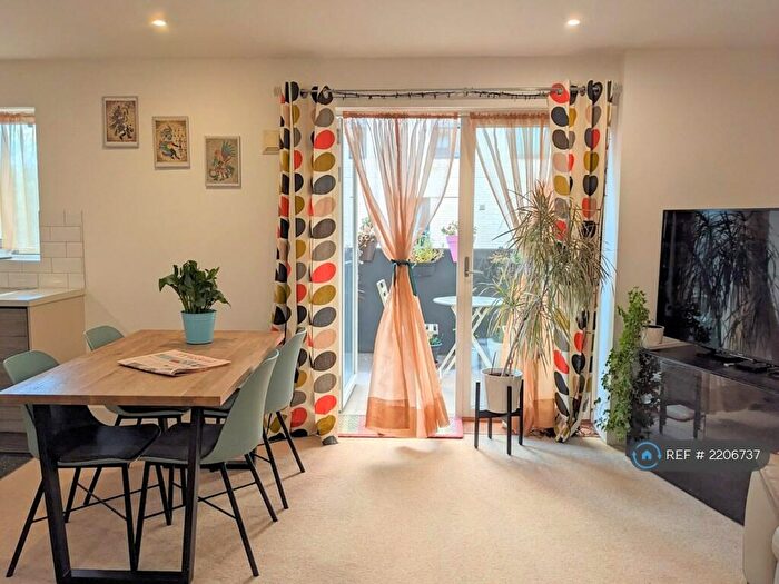 2 Bedroom Flat To Rent In Abbey Street, London, SE16