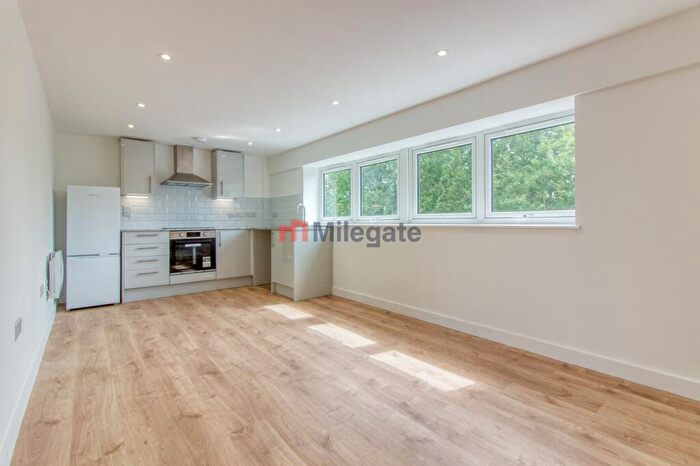 1 Bedroom Flat To Rent In Broadway North, Pitsea, SS13