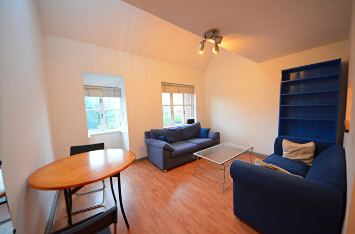 1 Bedroom Maisonette To Rent In Bunning Way, Islington, London, N7