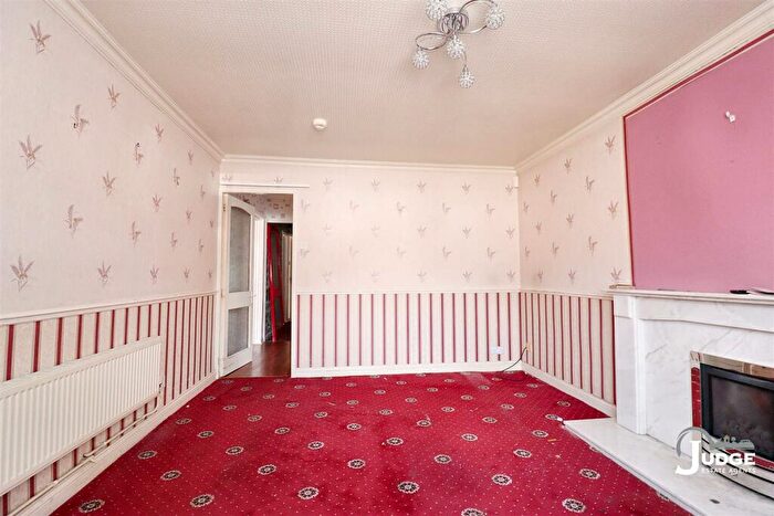 2 Bedroom Detached Bungalow For Sale In Hardie Crescent, Leicester, LE3