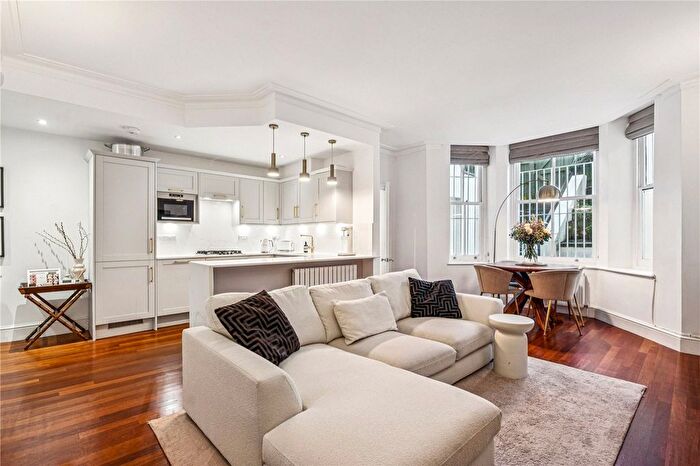 2 Bedroom Flat For Sale In Colville Gardens, London, W11