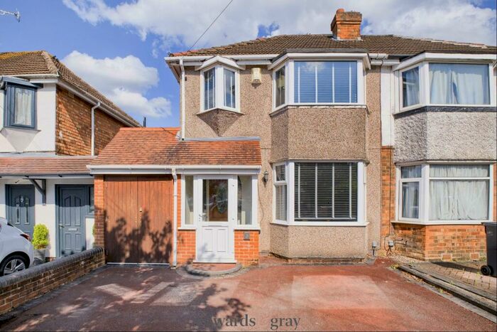 3 Bedroom Semi-Detached House For Sale In Irving Road, Solihull, B92