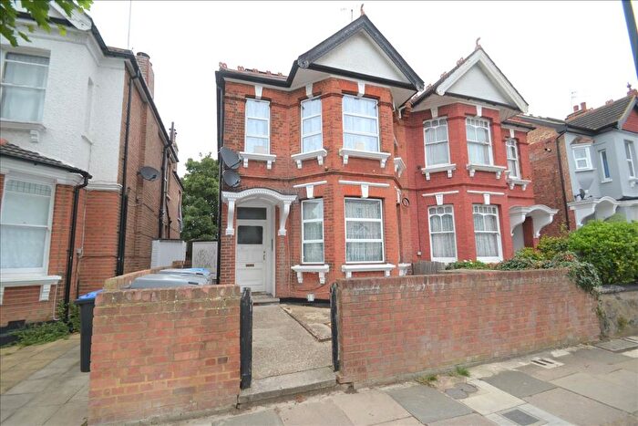 2 Bedroom Flat To Rent In Melrose Avenue, Willesden Green, NW2