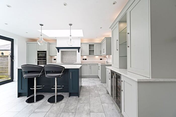 3 Bedroom Detached House To Rent In Chapel Close, Sheffield, S10