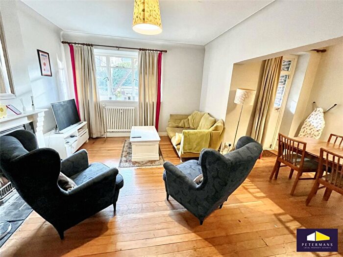 3 Bedroom Apartment To Rent In Dorchester Court, Herne Hill, London, SE24