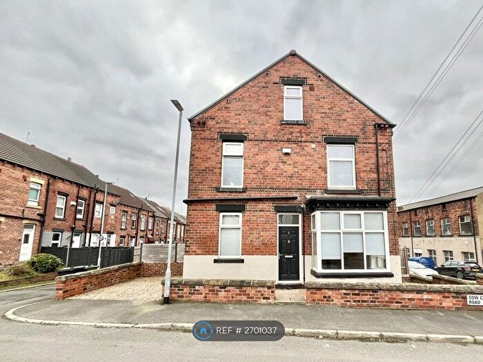 3 Bedroom End Of Terrace House To Rent In Plus An Extra Room, Leeds, LS12