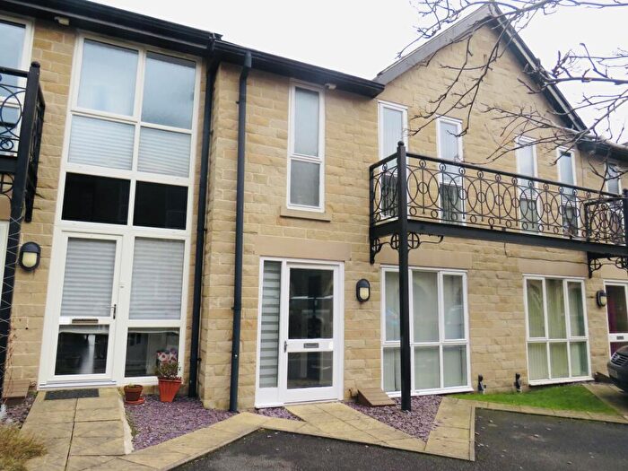 3 Bedroom House To Rent In Emily Way, Halifax, HX1