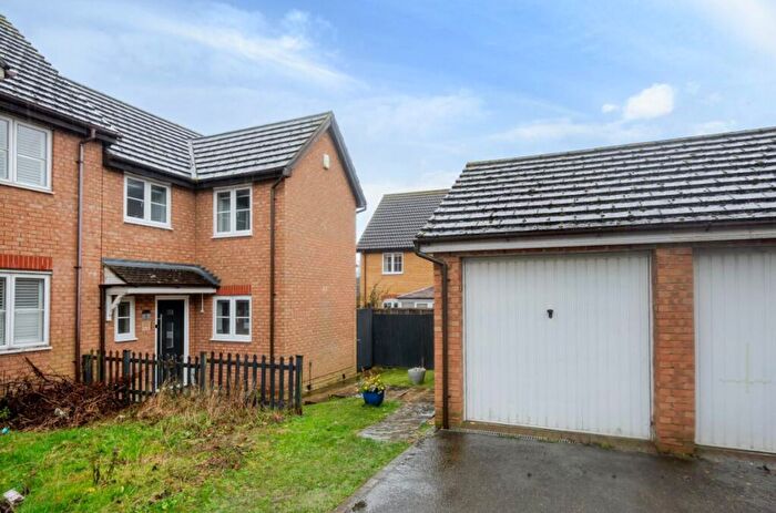 3 Bedroom Semi-Detached House For Sale In Tolkien Close, Bedford, MK41