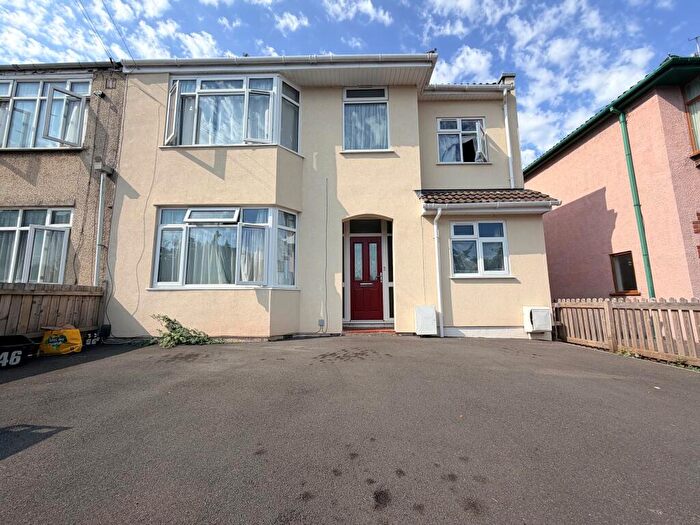 6 Bedroom House To Rent In Frome Valley Road, Frenchay, BS16