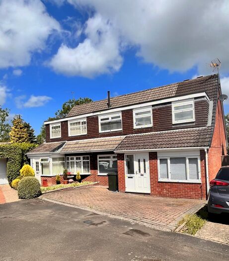 5 Bedroom Semi-Detached House To Rent In Hersham Close, Kingston Park, NE3