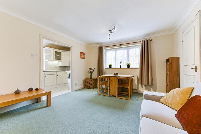 1 Bedroom Flat To Rent In Macroom Road, London, W9