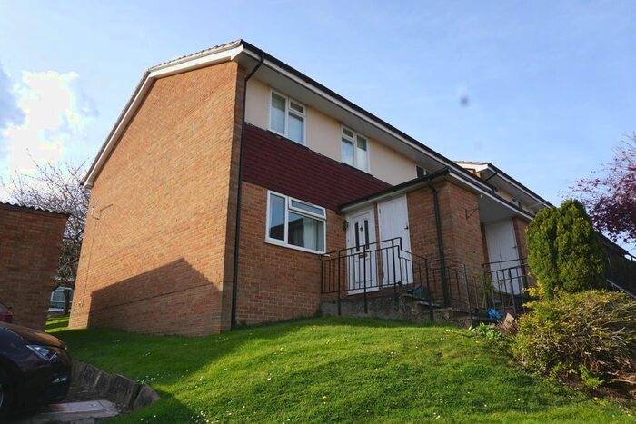 1 Bedroom Maisonette To Rent In Leas Close, Chessington, KT9