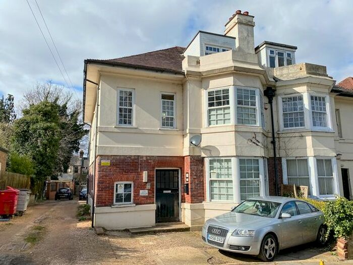 1 Bedroom Flat To Rent In Bed Flat, Brantwood Road, LU1