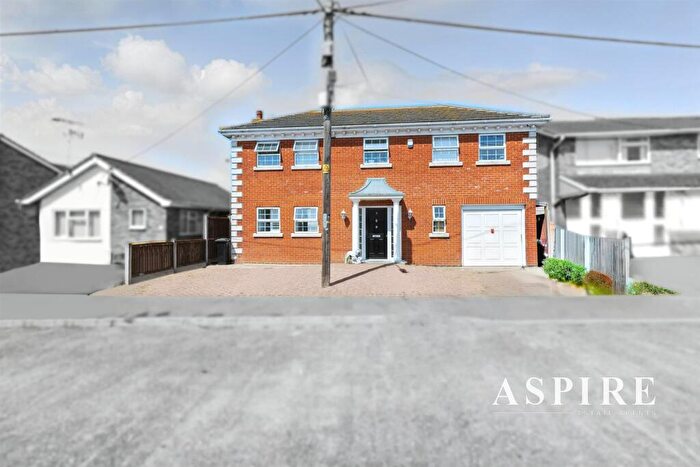 4 Bedroom Detached House For Sale In Hannett Road, Canvey Island, SS8