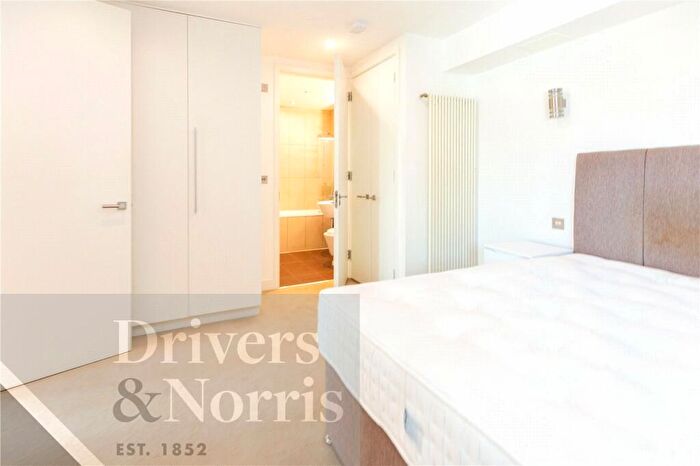 2 Bedroom Apartment To Rent In Spaceworks Building, Plumbers Row, Hackney, London, E1