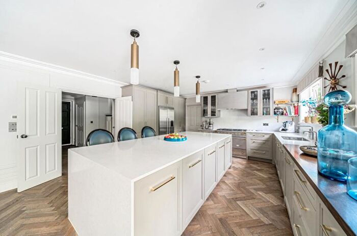 5 Bedroom Detached House To Rent In Woking, Surrey, GU22
