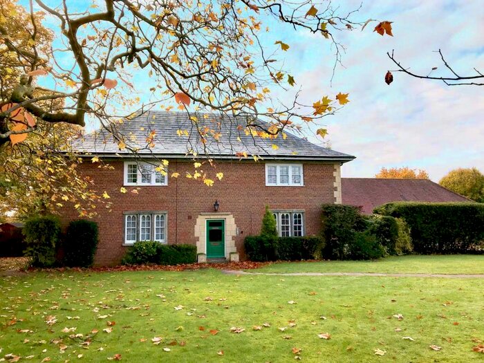 2 Bedroom Flat To Rent In Burnhams Field, Weston Turville, HP22