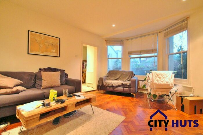 3 Bedroom Flat To Rent In Caledonian Road, London, N7