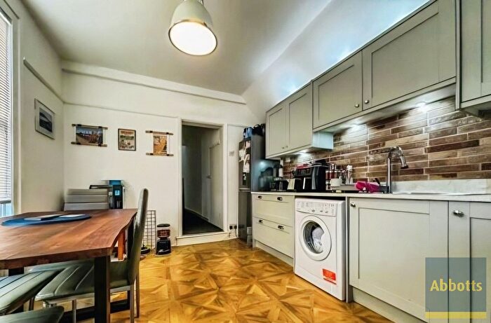 1 Bedroom Flat To Rent In Bournemouth Park Road, Southend-On-Sea, SS2