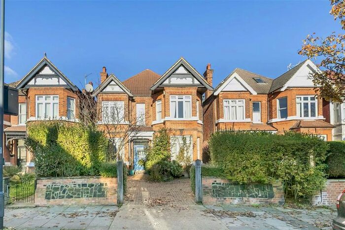 5 Bedroom Detached House To Rent In Chatsworth Road, Mapesbury, London, NW2