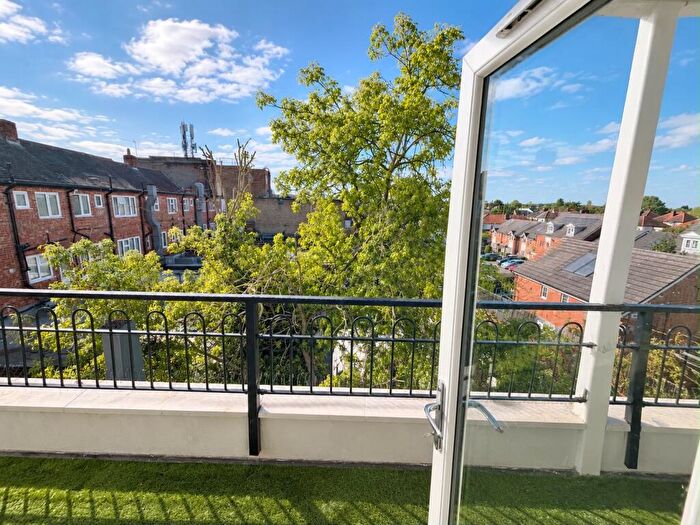 2 Bedroom Apartment To Rent In Cheam Common Road, Worcester Park, KT4
