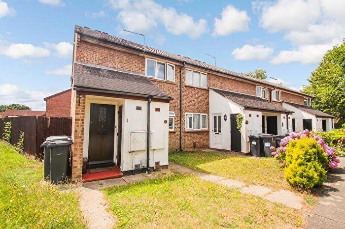 1 Bedroom Flat To Rent In Dibden Close, Throop, BH8