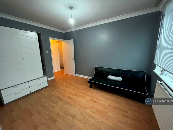 3 Bedroom Flat To Rent In Albany Court, London, HA8