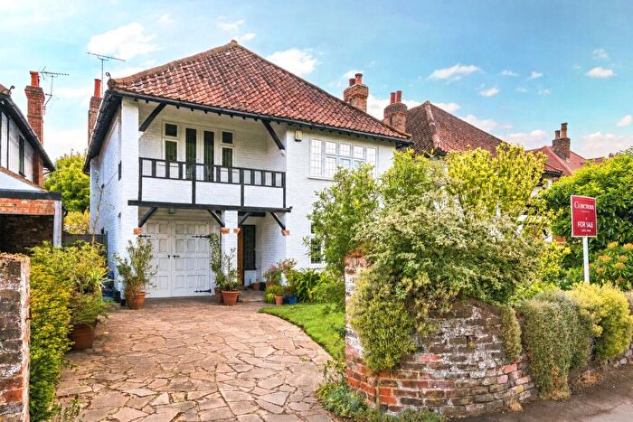 4 Bedroom Detached House For Sale In Lower Green Road, Esher, KT10