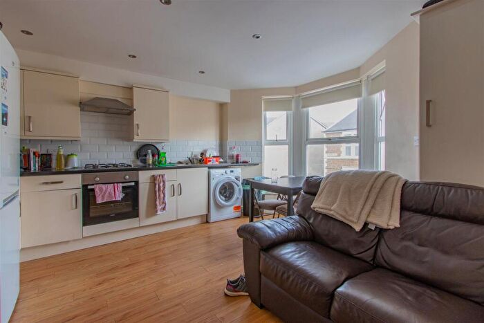 3 Bedroom Private Hall To Rent In Mackintosh Place, Roath, CF24