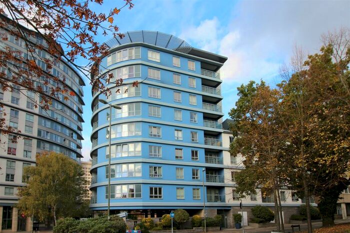 2 Bedroom Flat To Rent In Oriental Road, Woking, Surrey, GU22