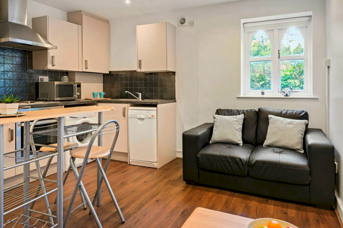 1 Bedroom Flat To Rent In Hyde Terrace, Leeds, LS2